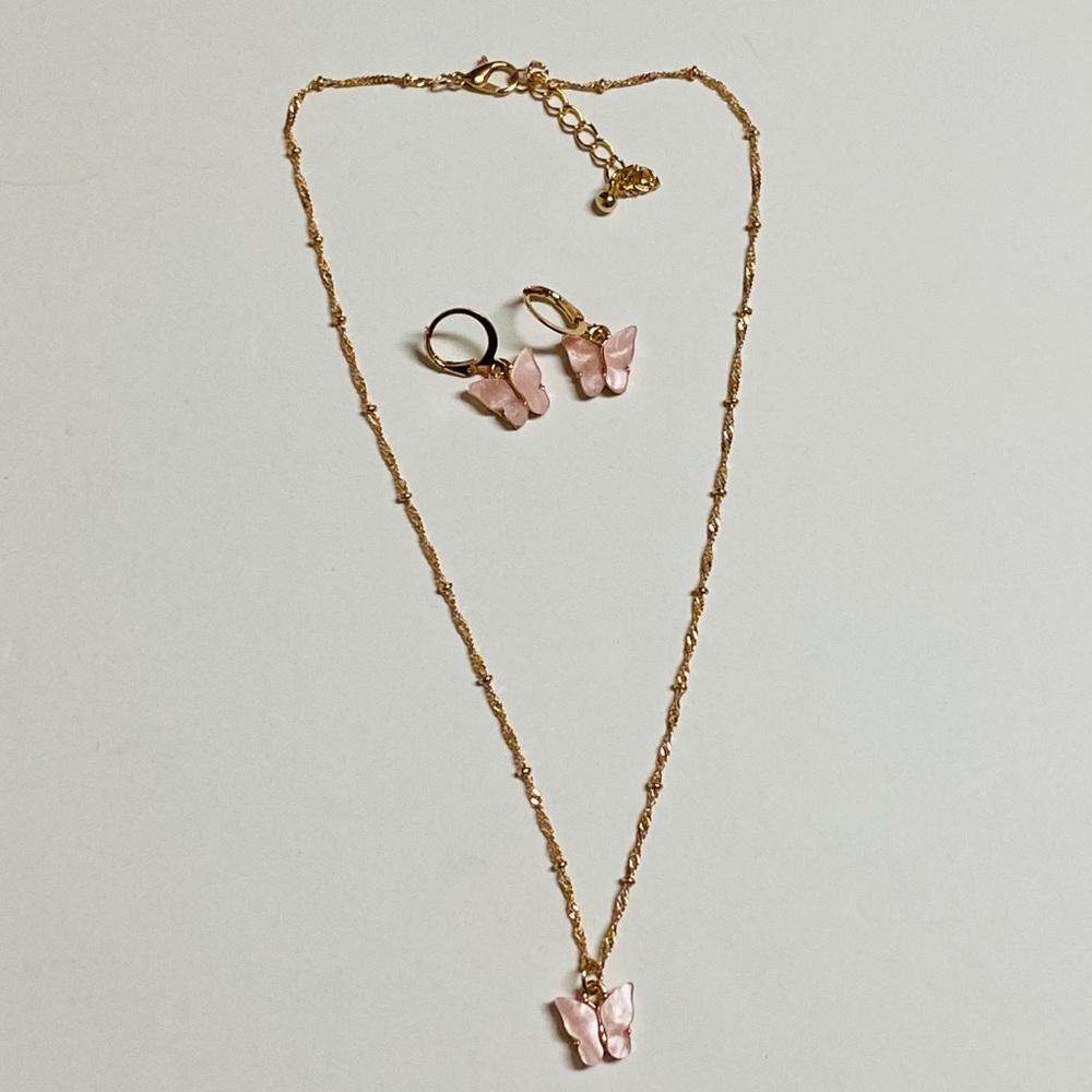 🔥3/$25🔥3 Piece Butterfly Necklace & Earrings Set - Picture 5 of 5
